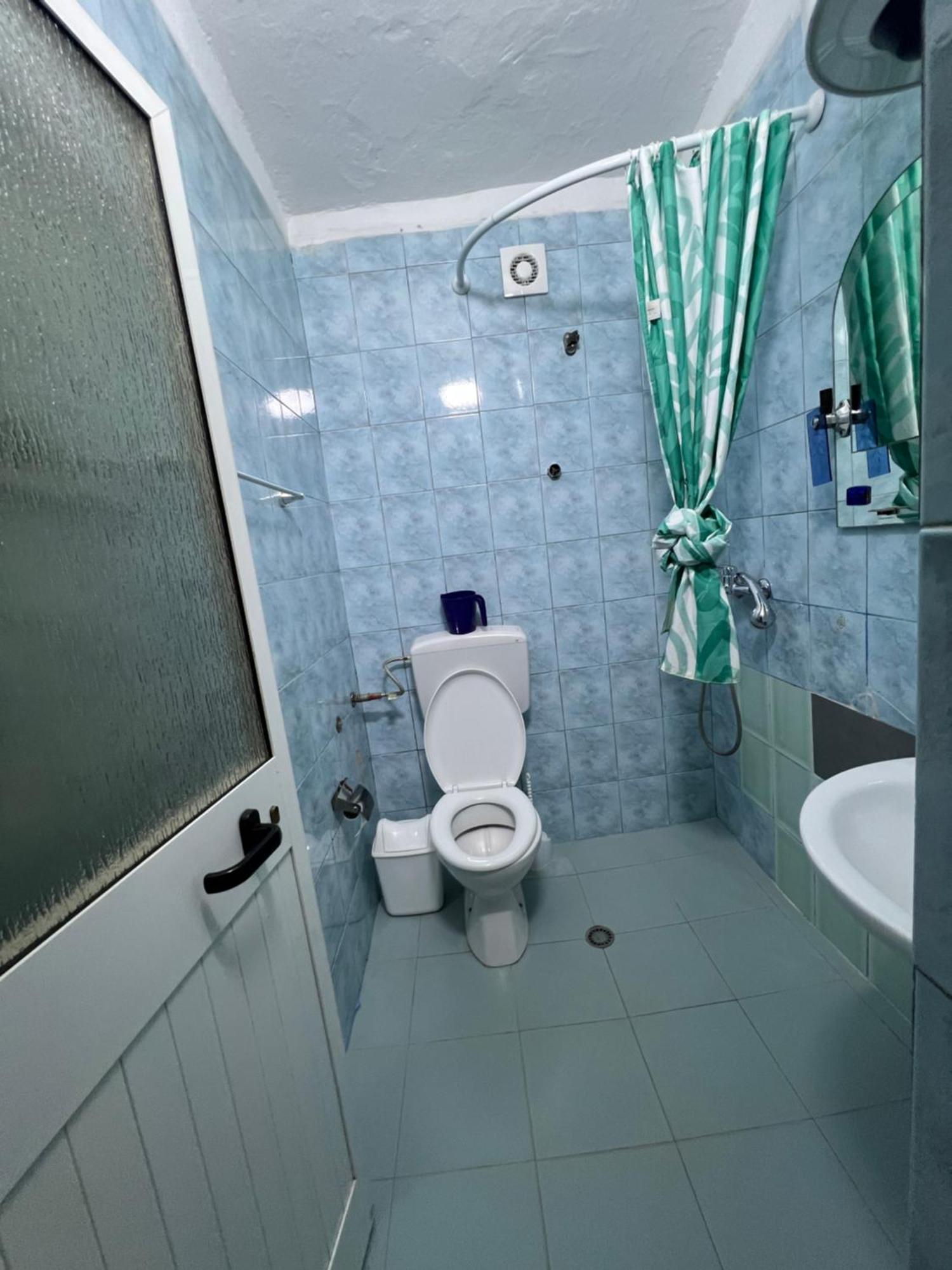 Sisterhood Hostel-Female Only Тирана Экстерьер фото