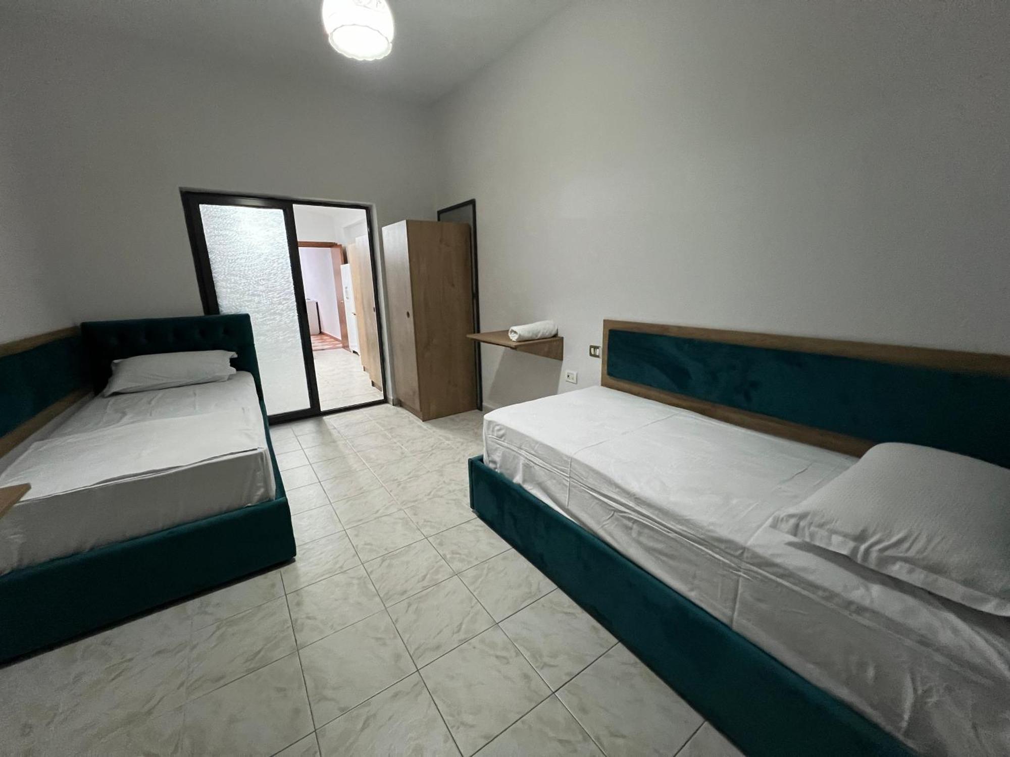 Sisterhood Hostel-Female Only Тирана Экстерьер фото