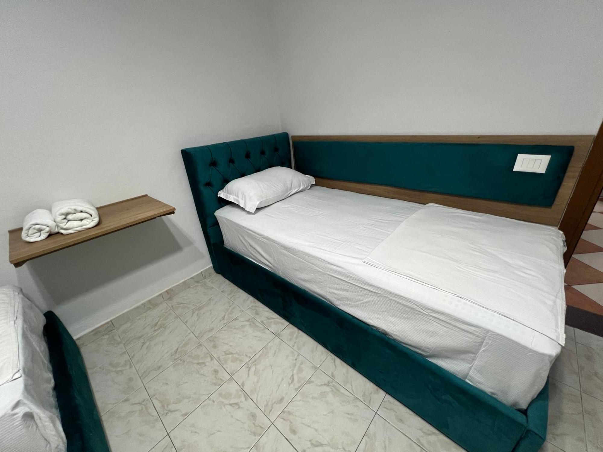 Sisterhood Hostel-Female Only Тирана Экстерьер фото