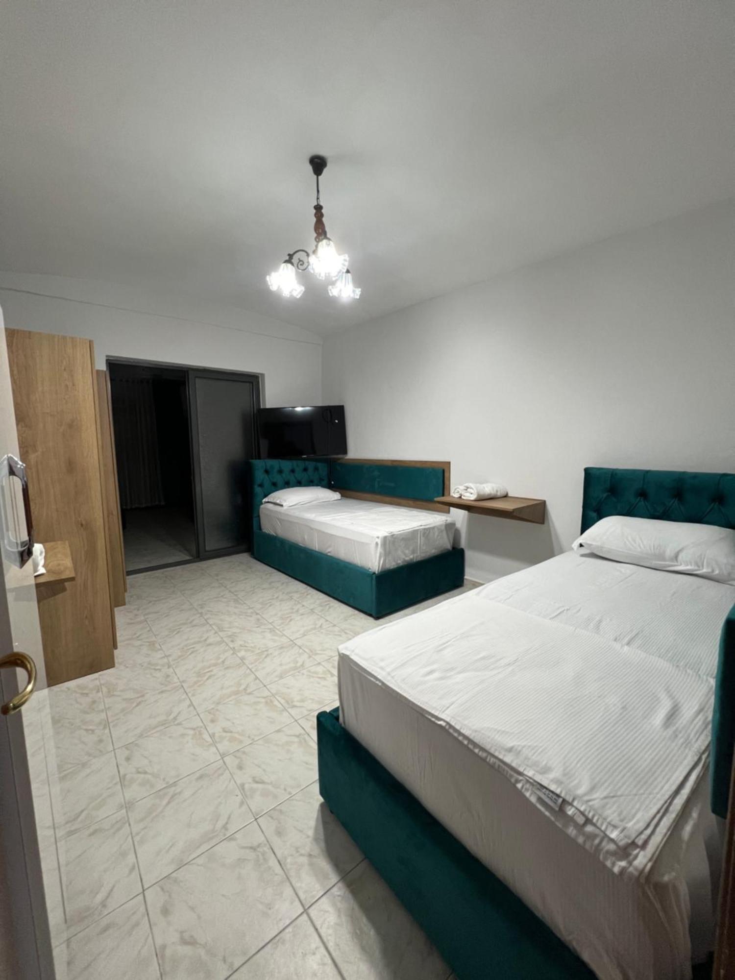 Sisterhood Hostel-Female Only Тирана Экстерьер фото