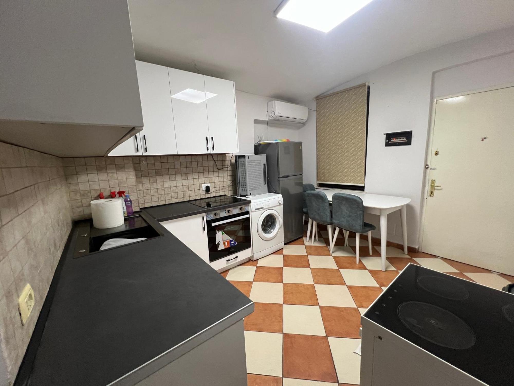 Sisterhood Hostel-Female Only Тирана Экстерьер фото